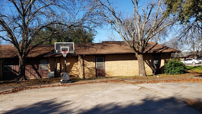 Building Photo - 518 Cypress St