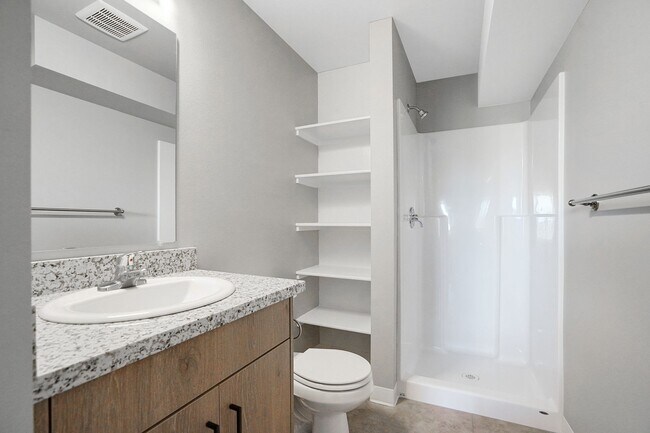 Building Photo - 2Bd/2Ba 2nd Story Apartment Unit - Availab...