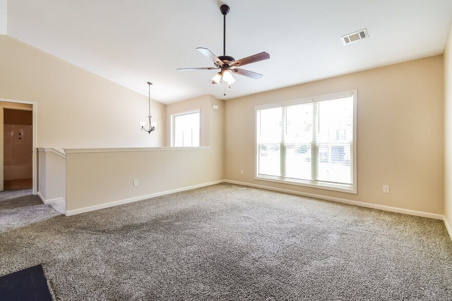 Building Photo - 206 Comet Ct
