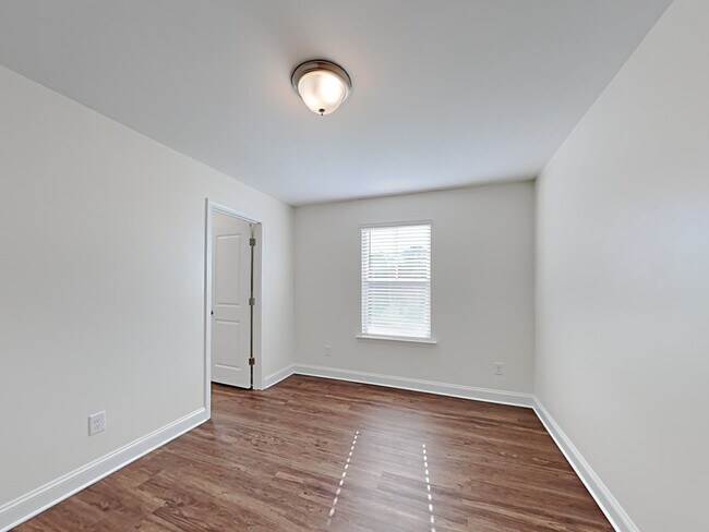 Building Photo - 3216 Oakfields Rd