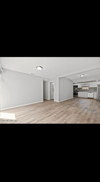 Building Photo - 9106 Jefferson Ave