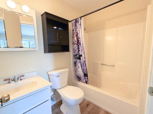 Building Photo - 645 S Virginia Rd