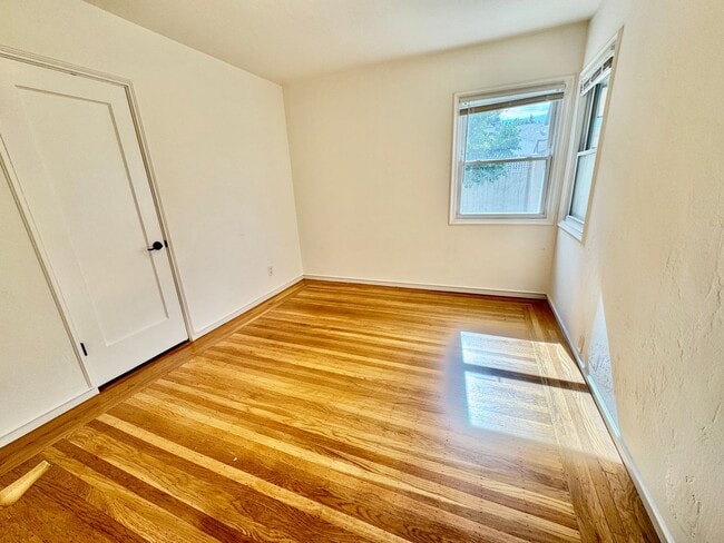 Building Photo - Remodeled 3Bed/2Bath Home in San Leandro –...