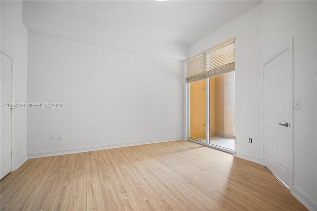 Building Photo - 3001 NE 185th St