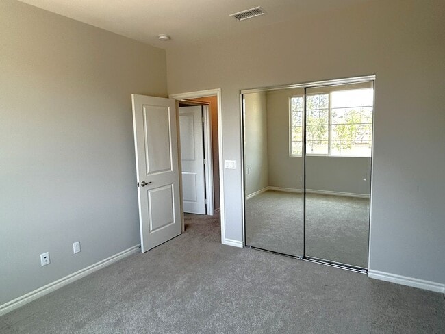 Building Photo - ARLETTA WAY FULLERTON 92835  (3 BED / 2.5 BATH)
