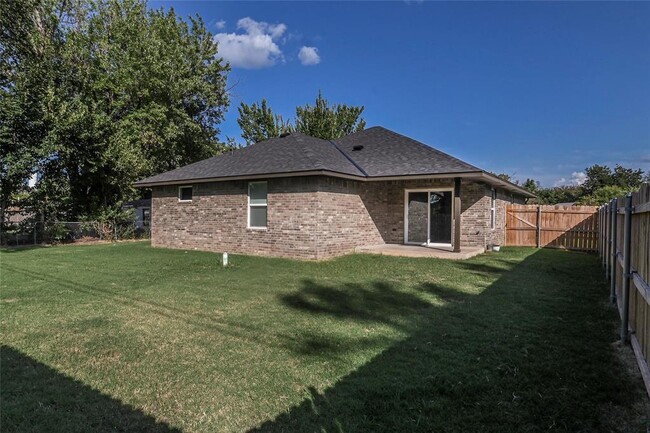 Building Photo - 1717 Breckenridge Dr