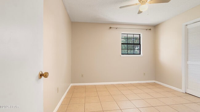 Building Photo - 807 White Oak Ct