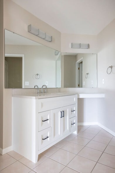 Building Photo - 984 22nd Ave