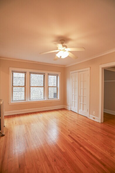 Building Photo - 1361 W Greenleaf Ave
