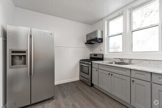 Building Photo - 3 Bed · 1 Bath · 1.122 SQ/FT· Modern Indus...