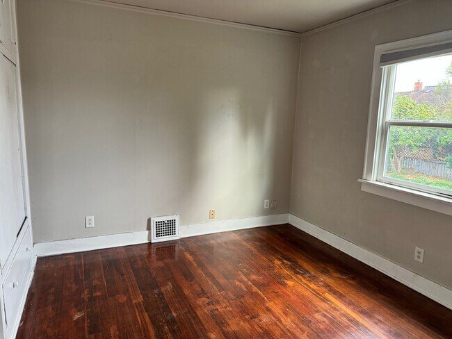 Building Photo - 910-911 Carolina St