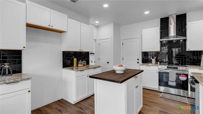 Building Photo - 105 Chesterfield Dr