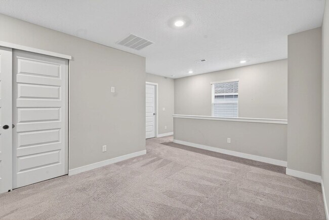 Building Photo - Welcome to this stunning 4-bedroom, 2.5-bathroom home located in the desirable Westfield, IN.