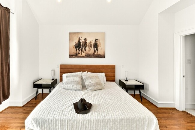 Building Photo - 5227 Nett St