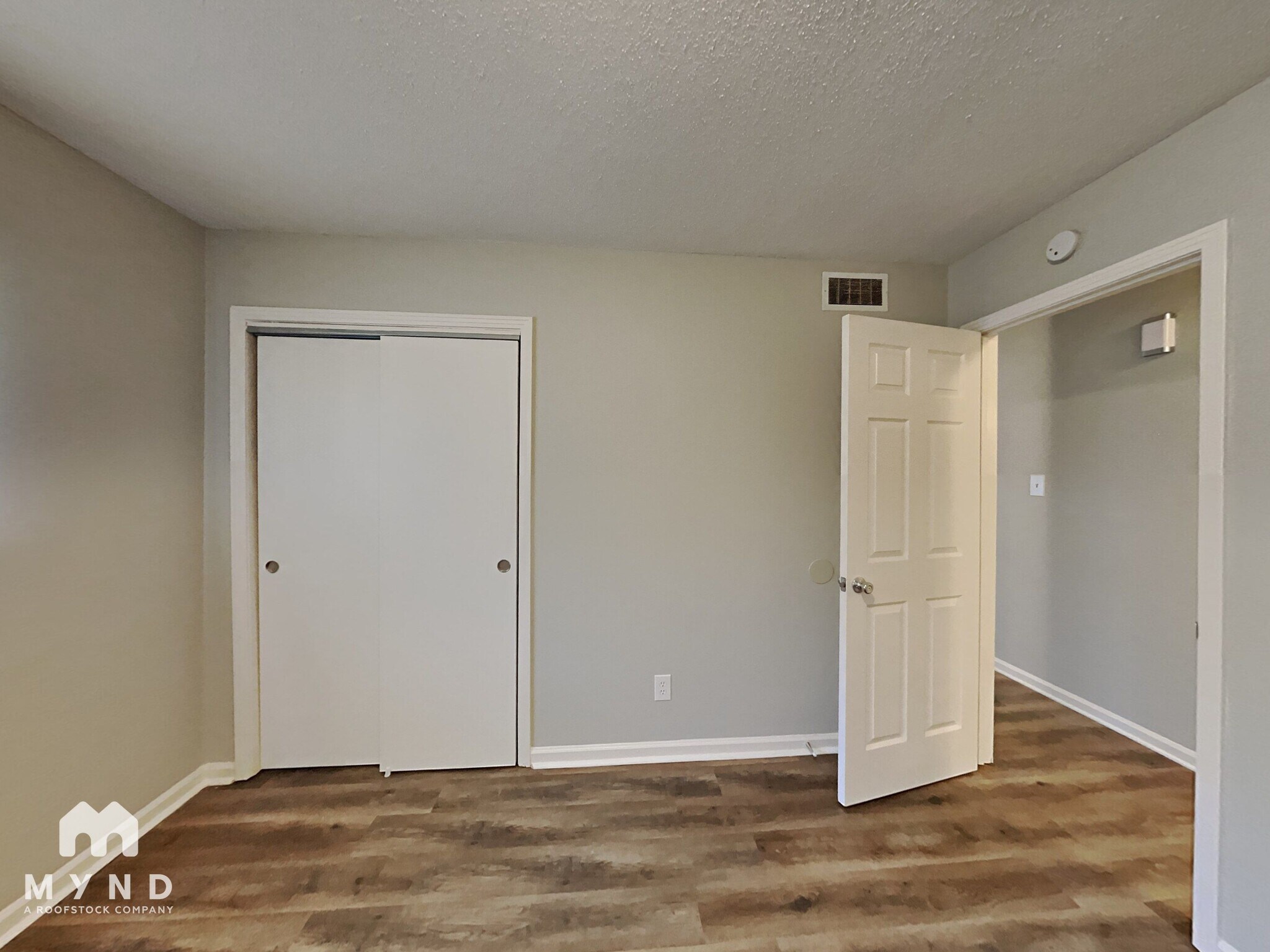 Building Photo - 1725 Prado Ave