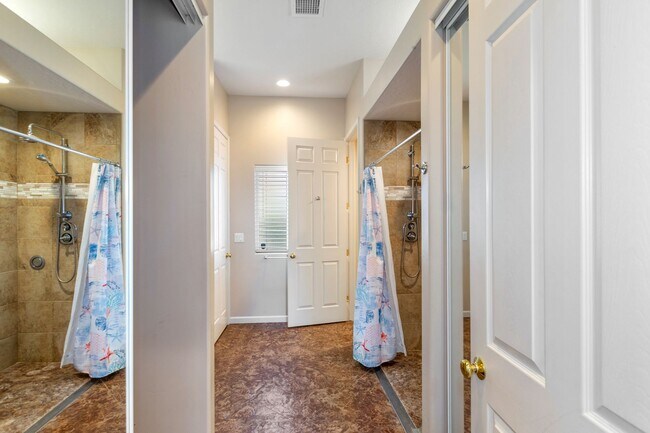 Building Photo - Country living at its finest!