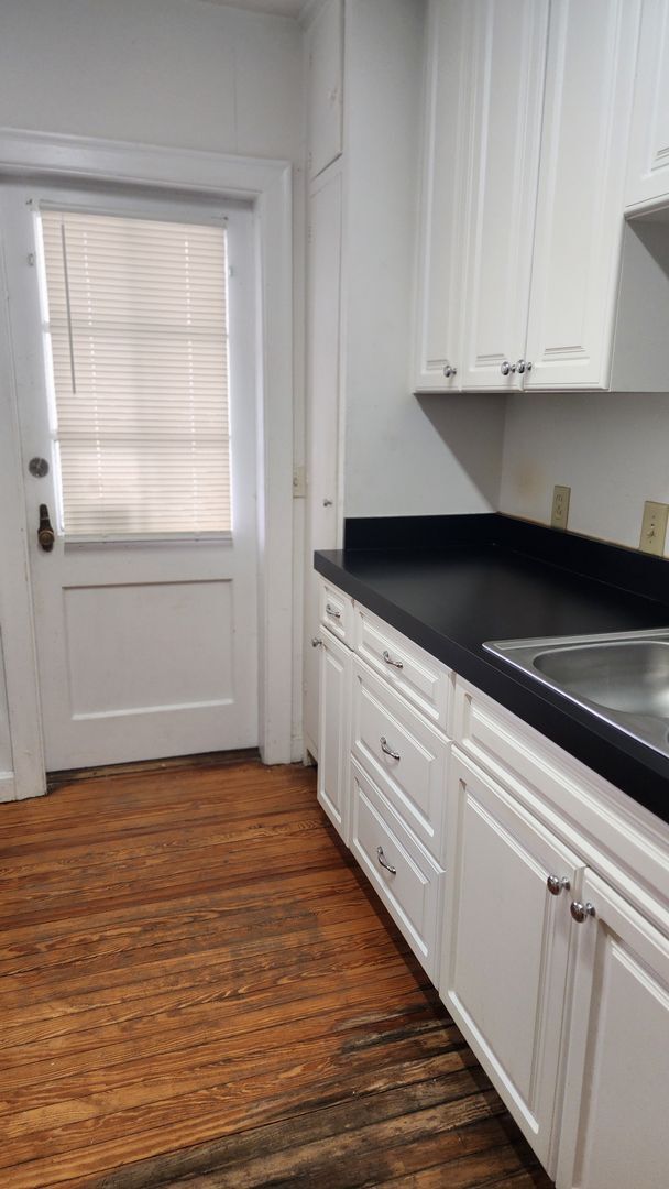 Building Photo - RIV31024