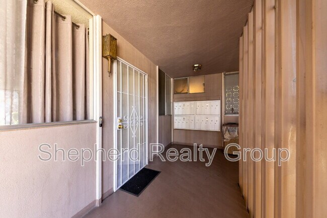 Building Photo - 6979 Palm Ct