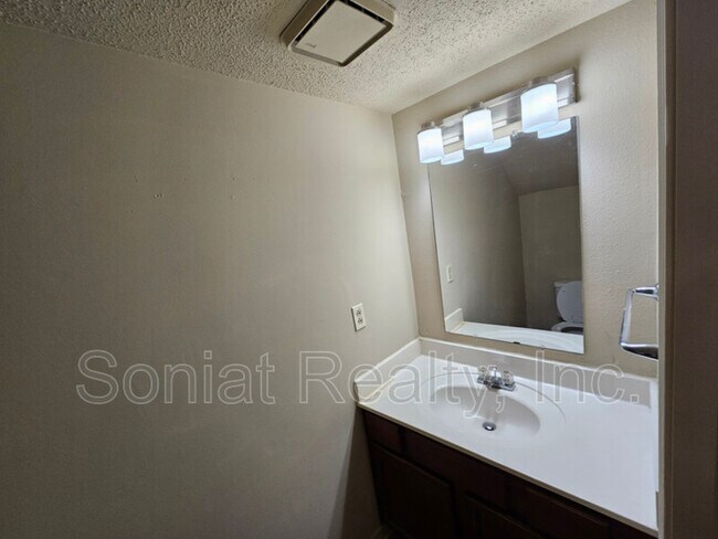 Building Photo - 345 Deckbar Avenue, D