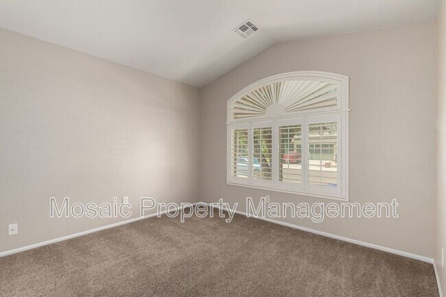 Building Photo - 389 E Angeline Ave