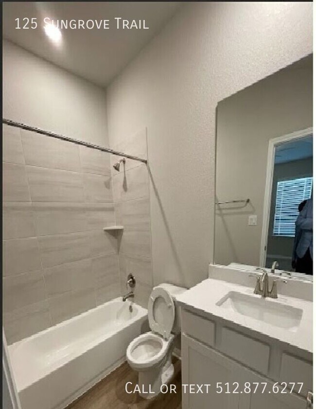 Building Photo - 125 Sungrove Trail-