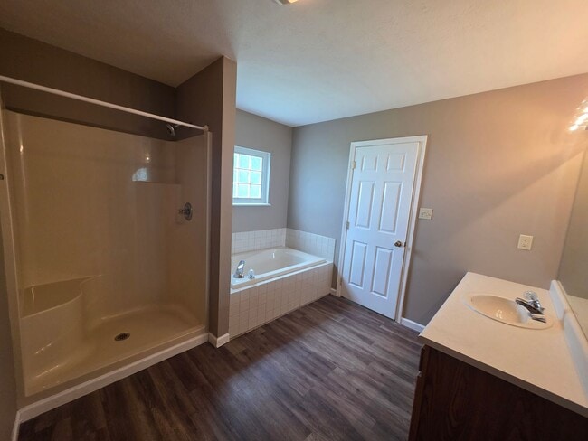 Building Photo - 1012 Willow Creek Cir