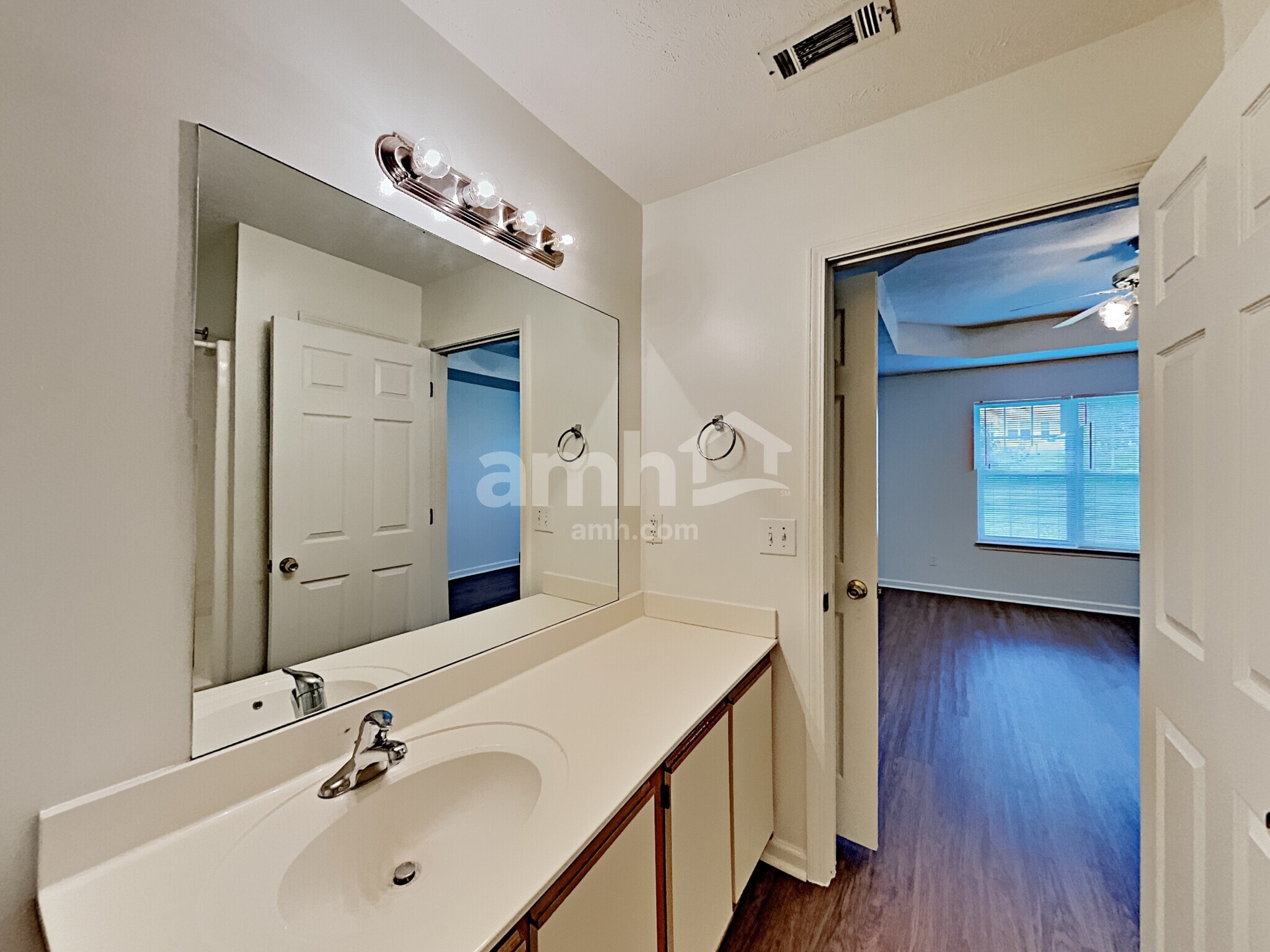 Building Photo - 1202 Larzelere Ln