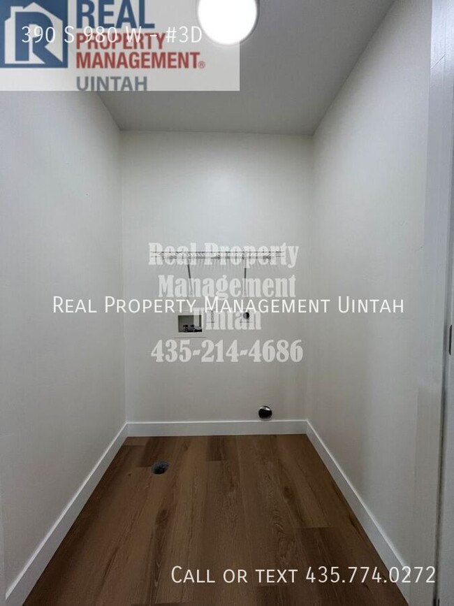 Building Photo - 390 980