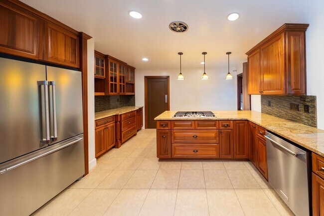 Building Photo - Luxurious Portland Heights home tucked away on a private street on nearly half an acre.