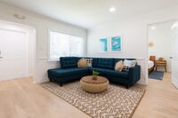 Building Photo - 402 S Orlando Ave