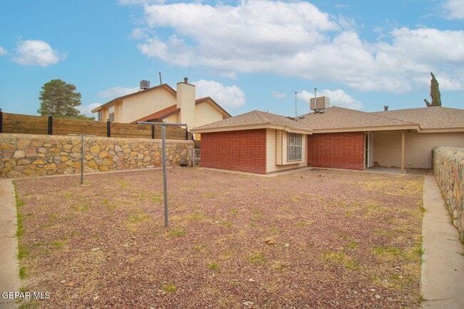 Building Photo - 11601 Soberana Ln