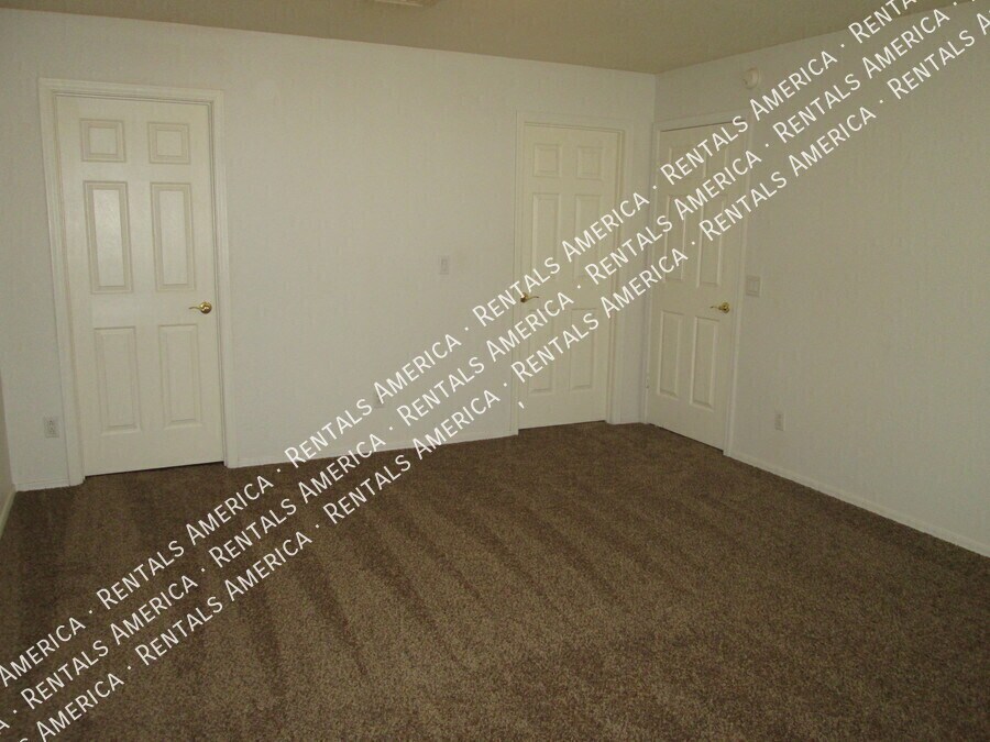 Building Photo - 144 S Mulberry St