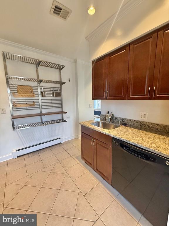 Building Photo - 718 Oronoco St