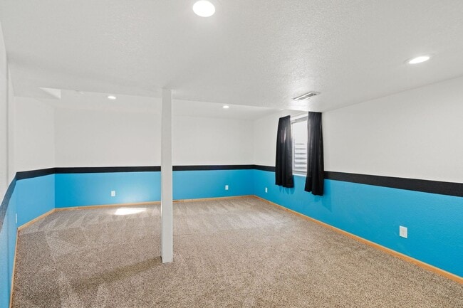 Building Photo - Spacious 5-Bedroom, 4-Bathroom home in Wes...