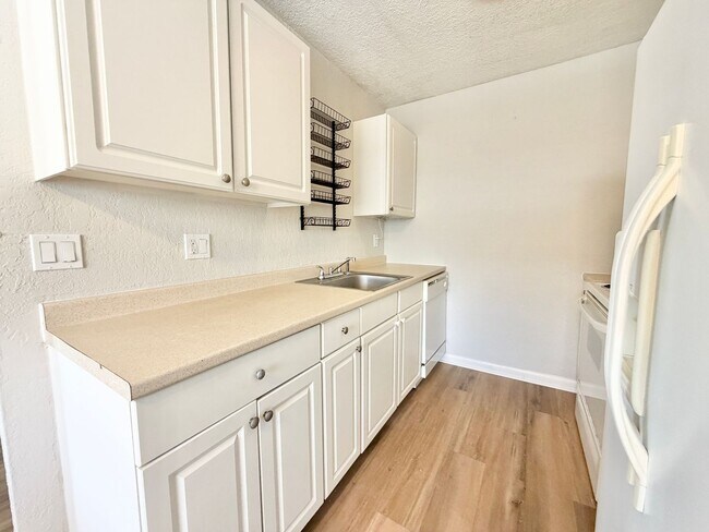 Building Photo - ** ABACO BAY ** 2 BED / 2 BATH CONDO - BAY...