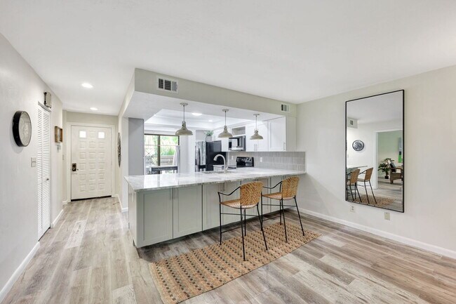 Building Photo - Furnished 3BR/2BA Condo in Pinebrook Lakes...