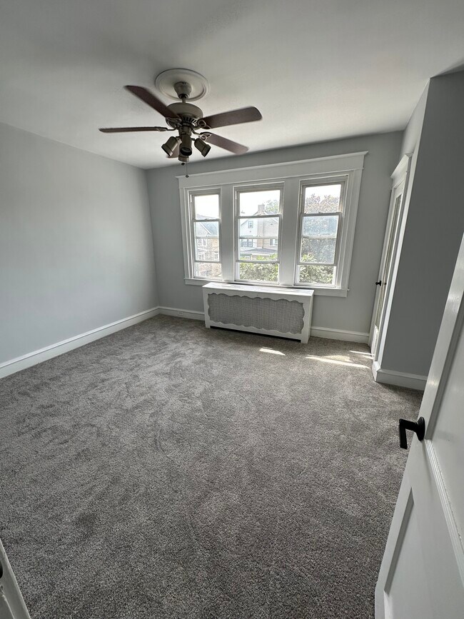 Building Photo - 529 Brookside Ave