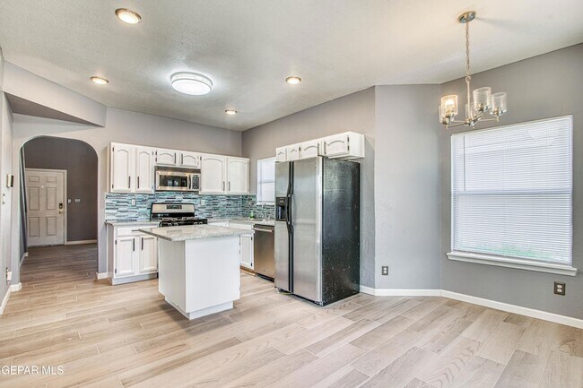 Building Photo - 12325 Tierra Bella Dr