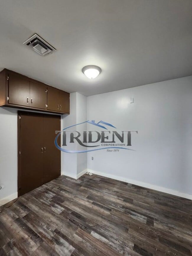 Building Photo - 831 I St