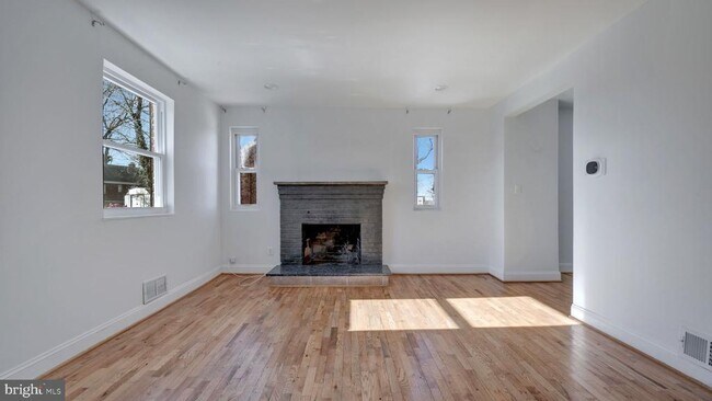 Building Photo - 1604 Woodhill Ct