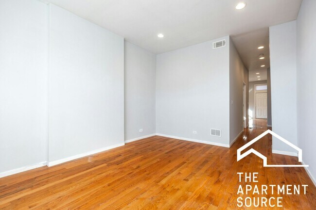 Building Photo - 2416 N Maplewood Ave