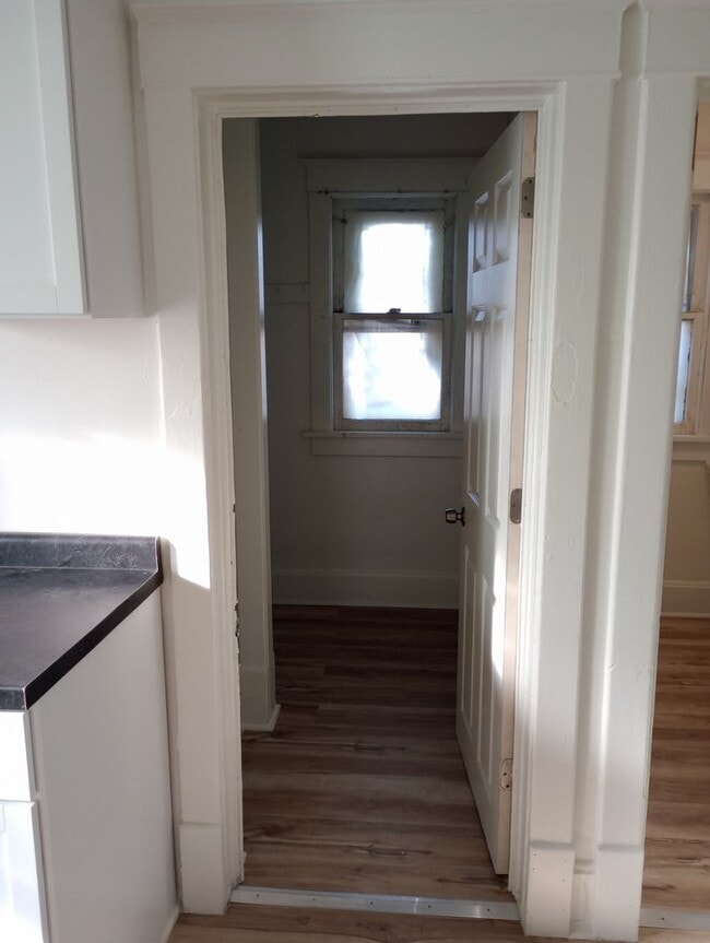 Building Photo - 615 Rebecca St