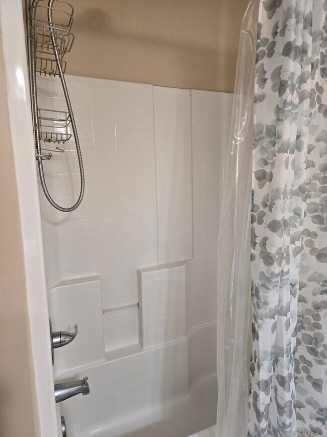 Building Photo - Lovely 3 Bedroom house near Town Center