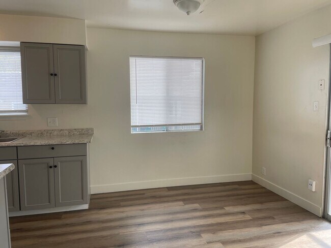 Building Photo - 1414 W Vassar Ave