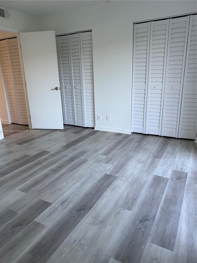 Building Photo - 801 SW 133rd Terrace