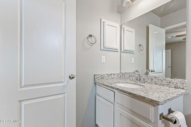 Building Photo - 3945 Desert Dunes Dr