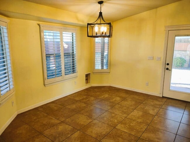 Building Photo - Immaculate Single Level Eastside Home With Refrigerated Air Located In Quiet Neighborhood