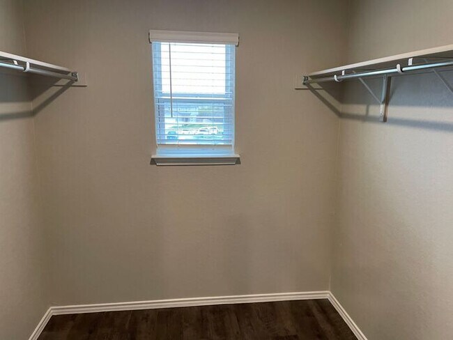 Building Photo - Get an A+ in Savings! | $500 Move-In Credit on a 4-Bed, 2.5-Bath Home in Saint Hedwig