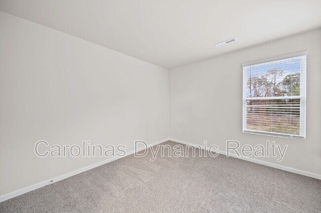 Building Photo - 916 S Battleground Ave