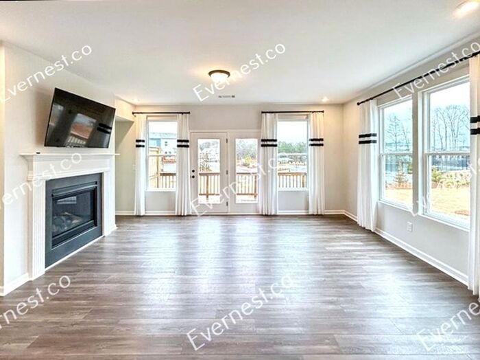 Building Photo - 2671 Whistler Wy NE
